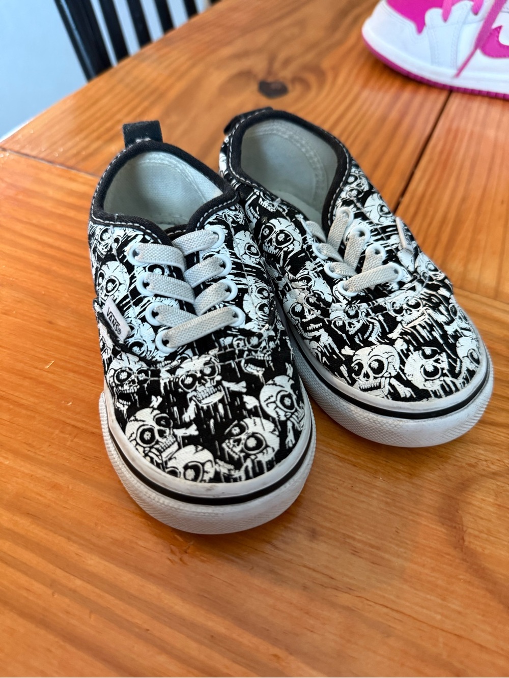 Vans Kids Black & White Skull-Pattern Low Top Sneakers